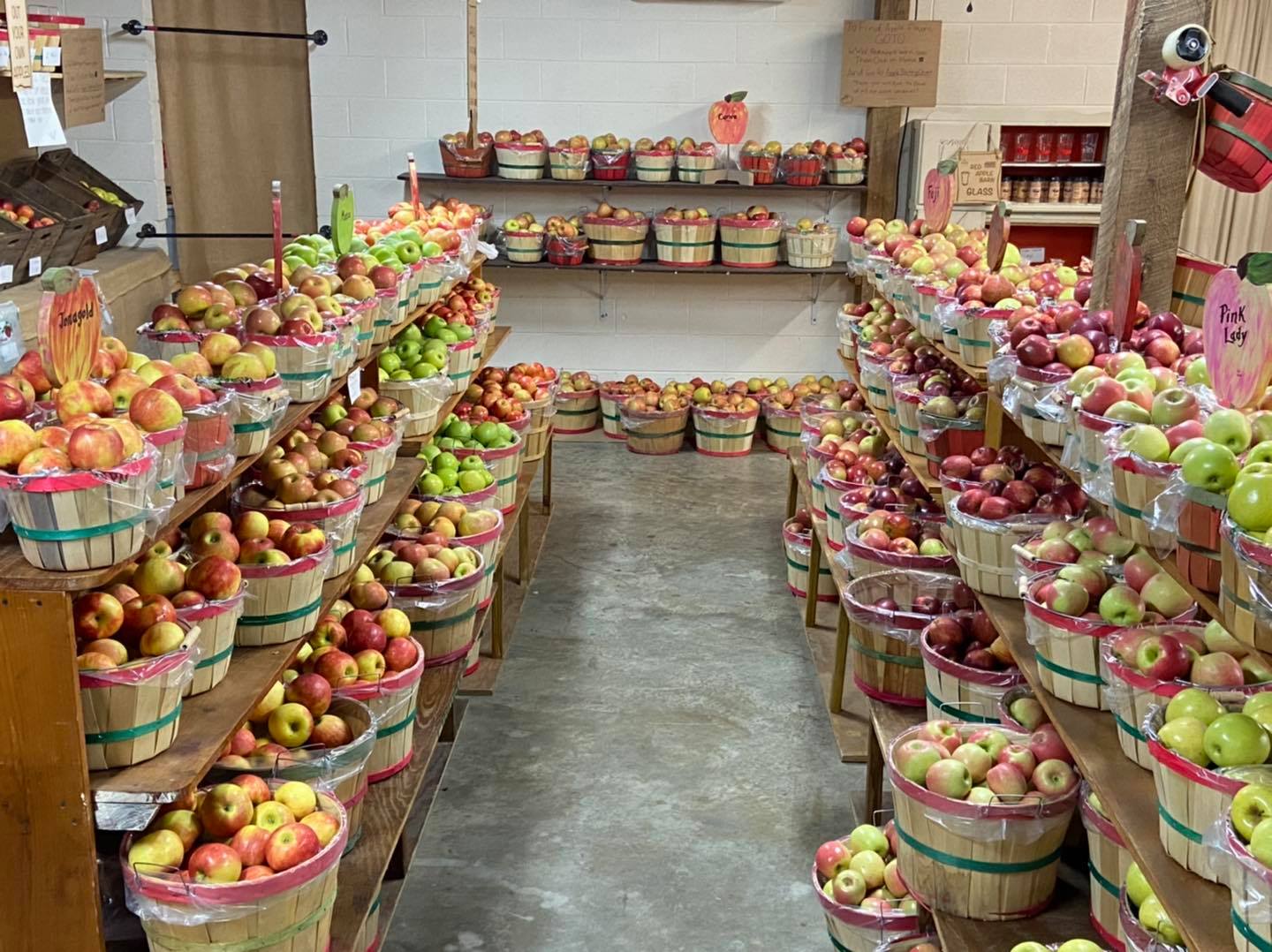 redapplebarn