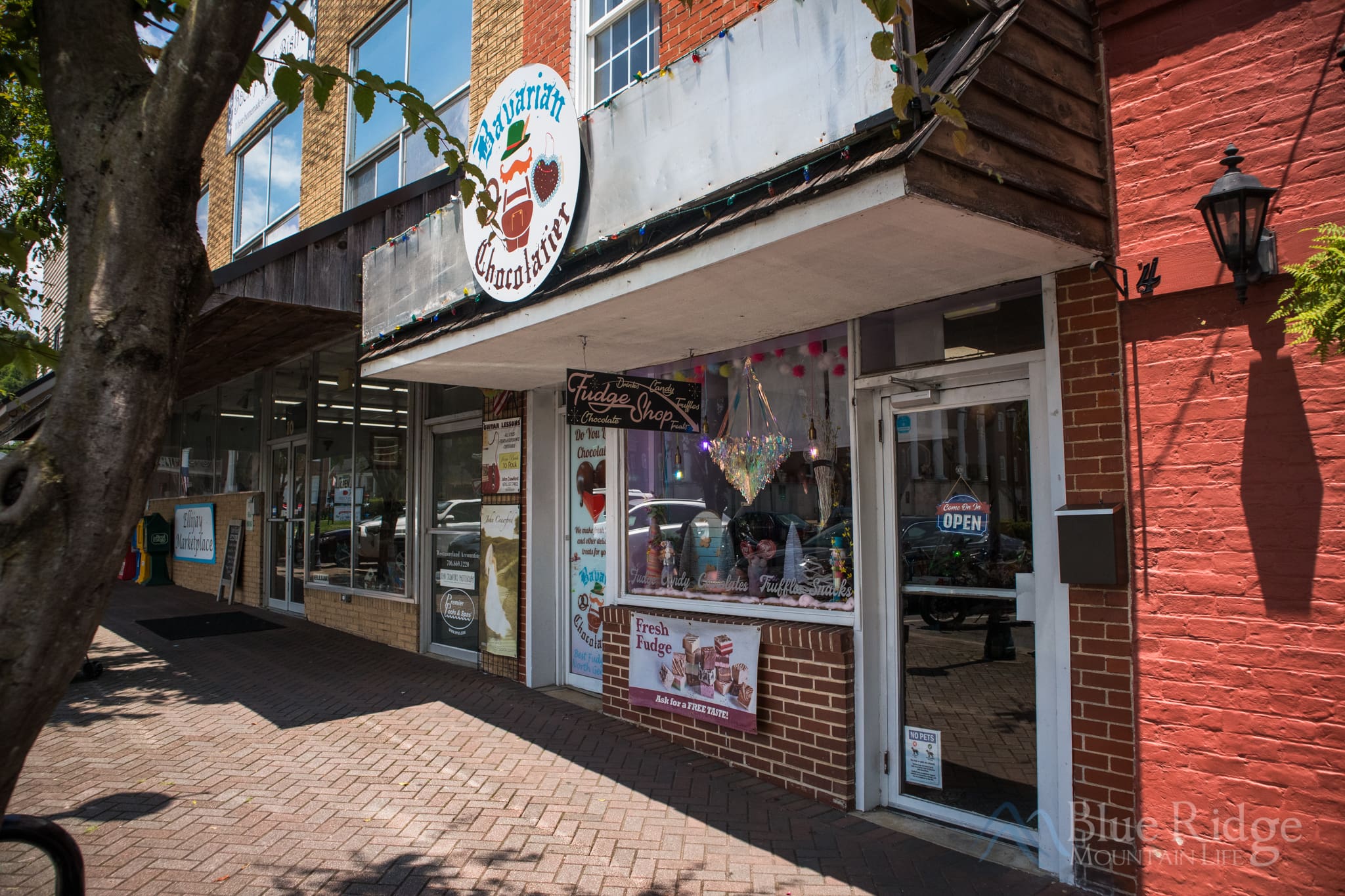 Shopping in Downtown Ellijay GA Shopping in Downtown Ellijay GA