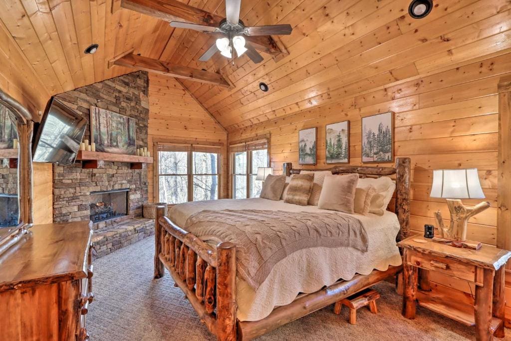 lightning-bug-lodge-bedroom