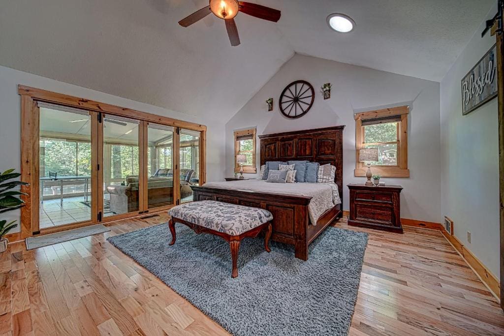 mountain-river-retreat-bedroom