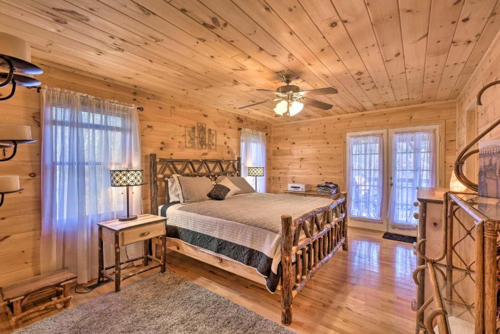 resort-cabin-bedroom