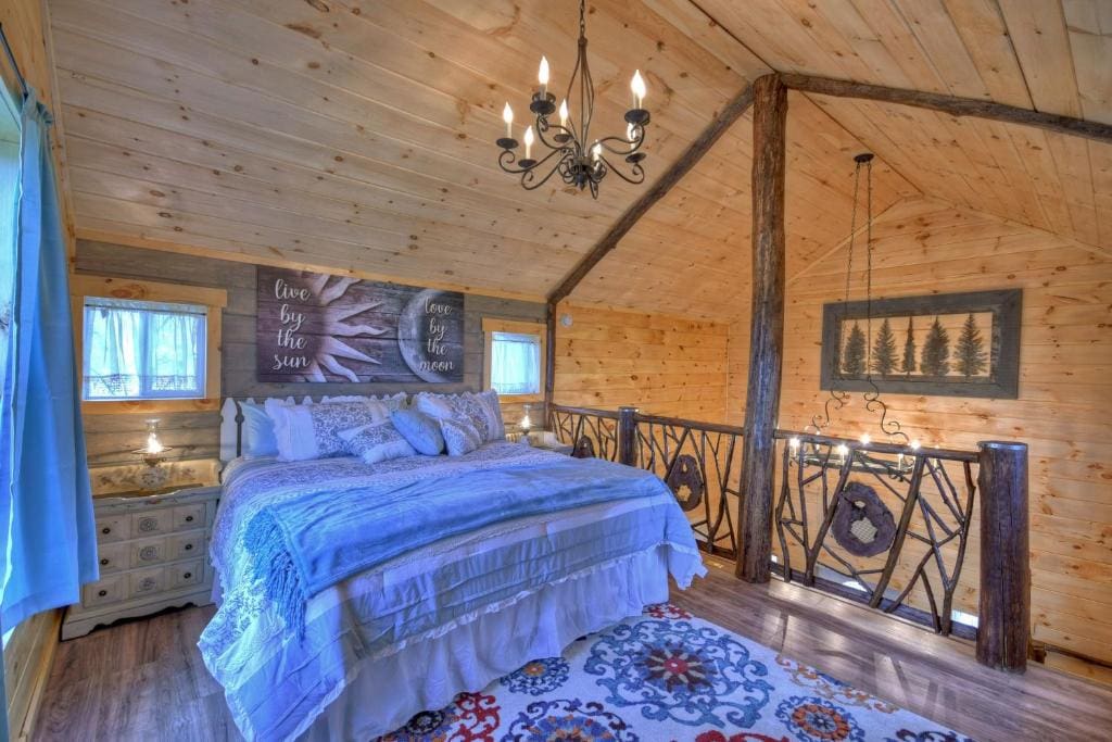 treehouse-ellijay-bedroom1