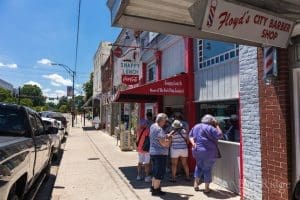 Line outside of Snappy Lunch in Mount Airy NC