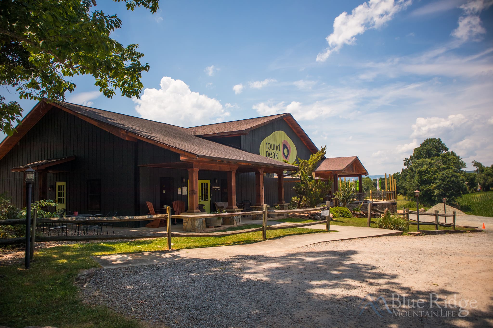 Roundpeak Vineyards Tasting Room at Roundpeak VIneyards