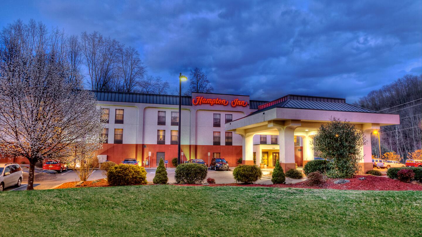 Hampton Inn Marion NC Hampton Inn Marion NC at night